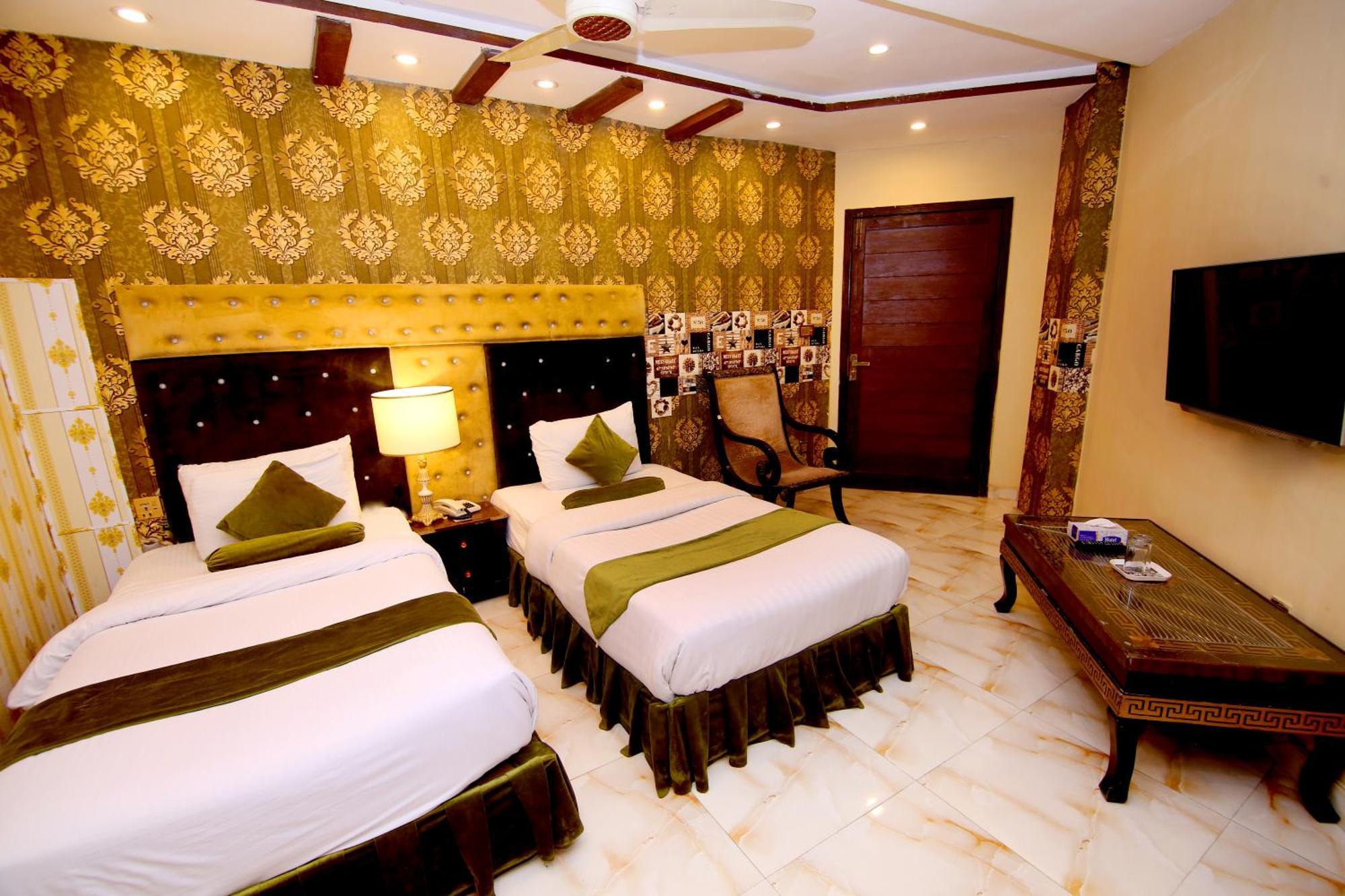 Premier Inn Gulberg Lahore Bagian luar foto