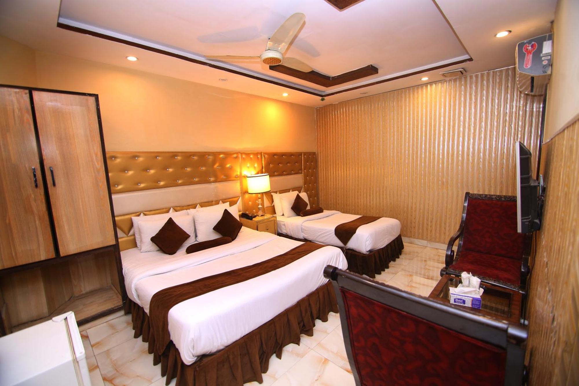 Premier Inn Gulberg Lahore Bagian luar foto