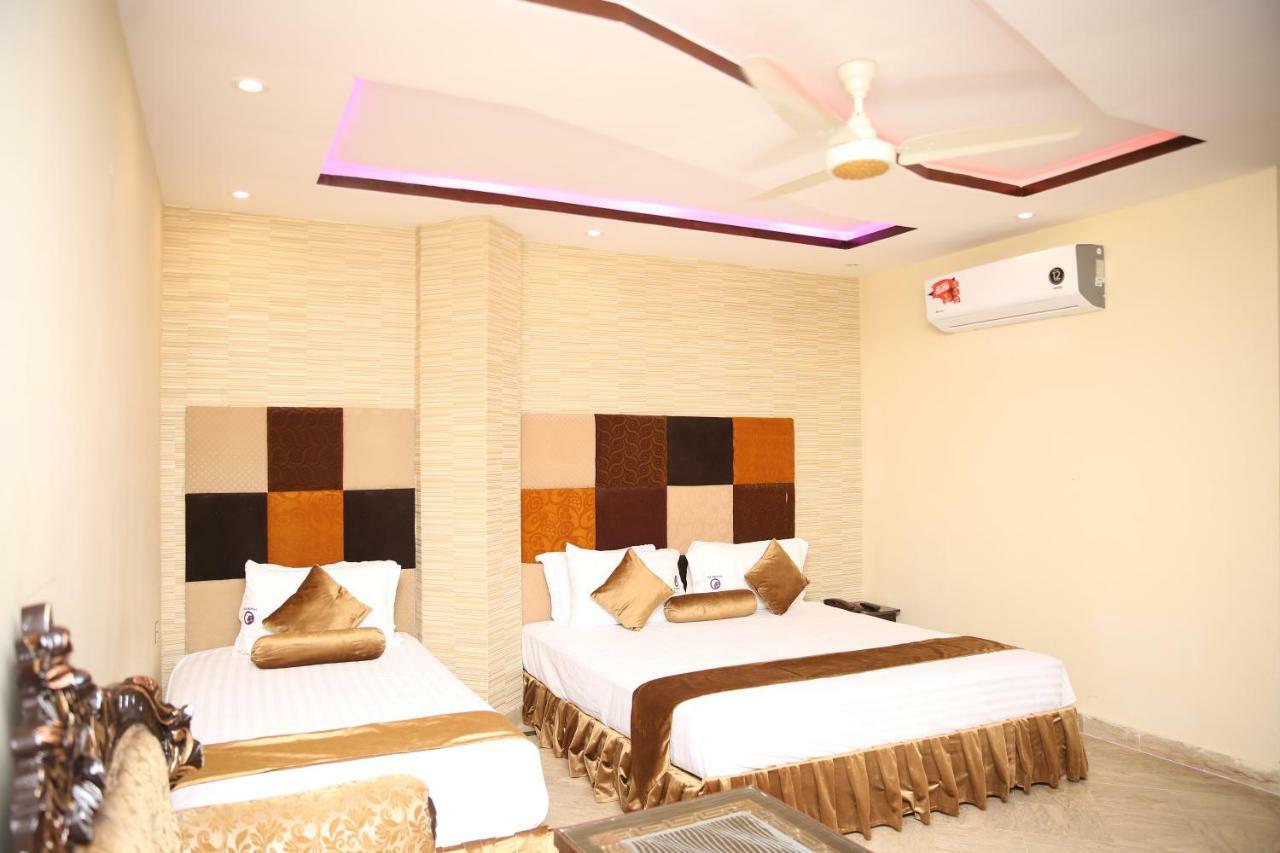 Premier Inn Gulberg Lahore Bagian luar foto