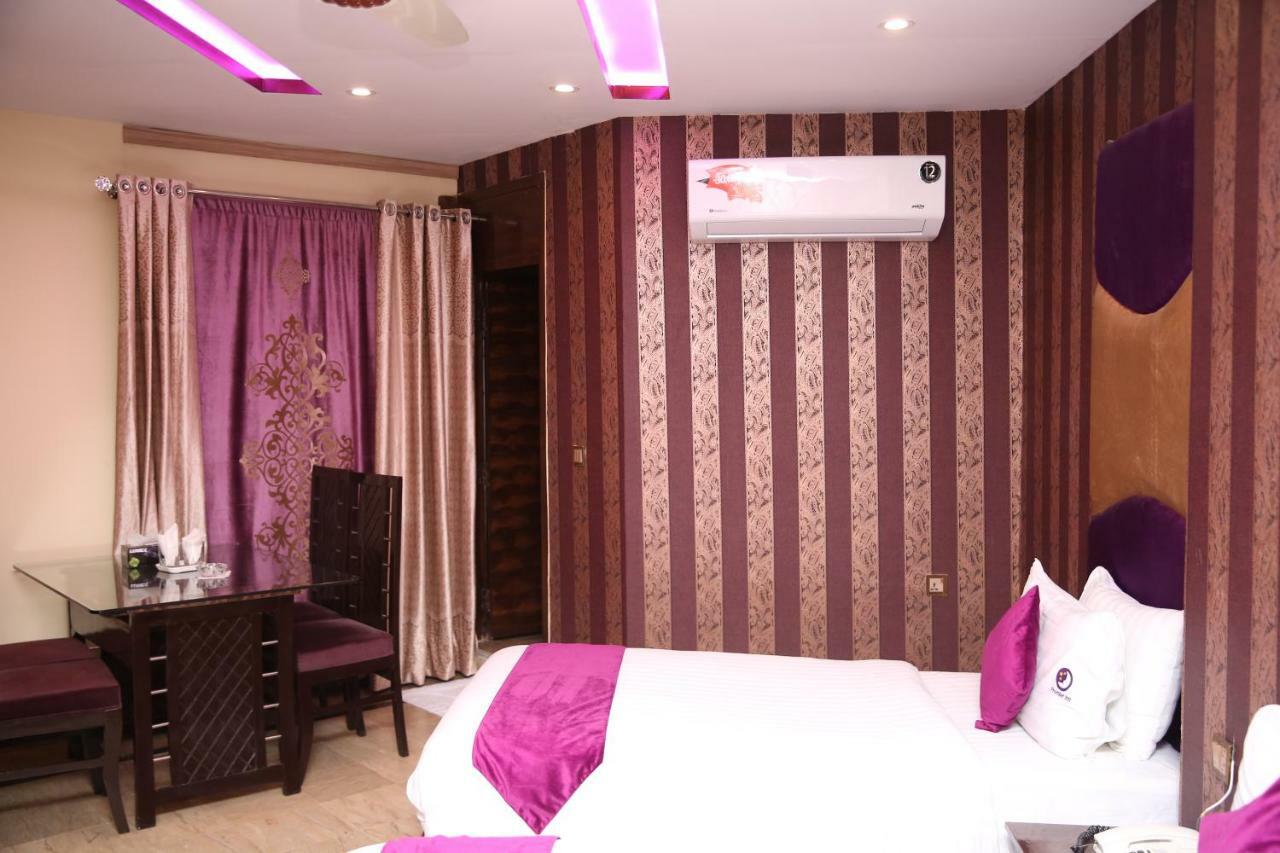Premier Inn Gulberg Lahore Bagian luar foto