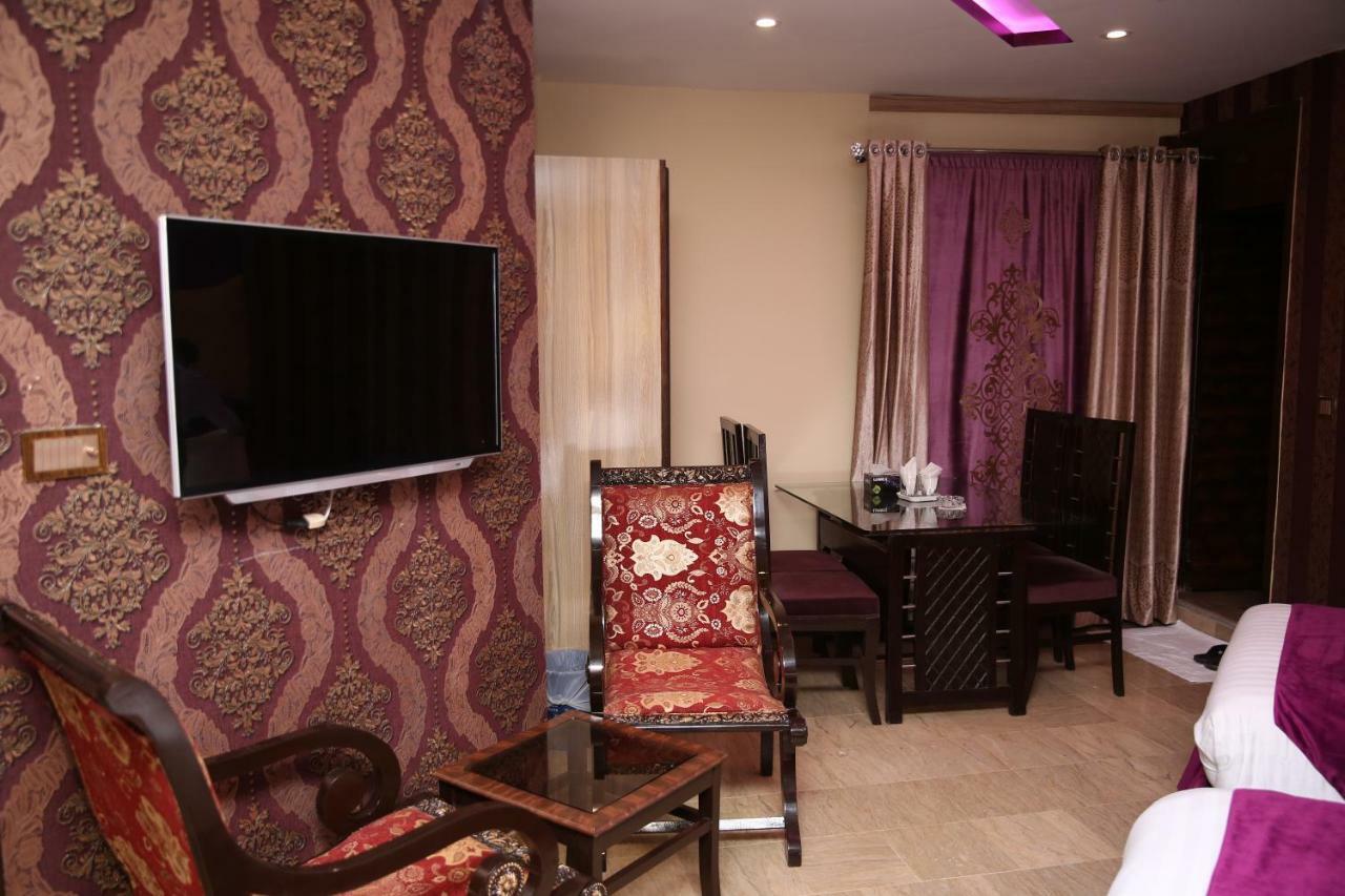 Premier Inn Gulberg Lahore Bagian luar foto