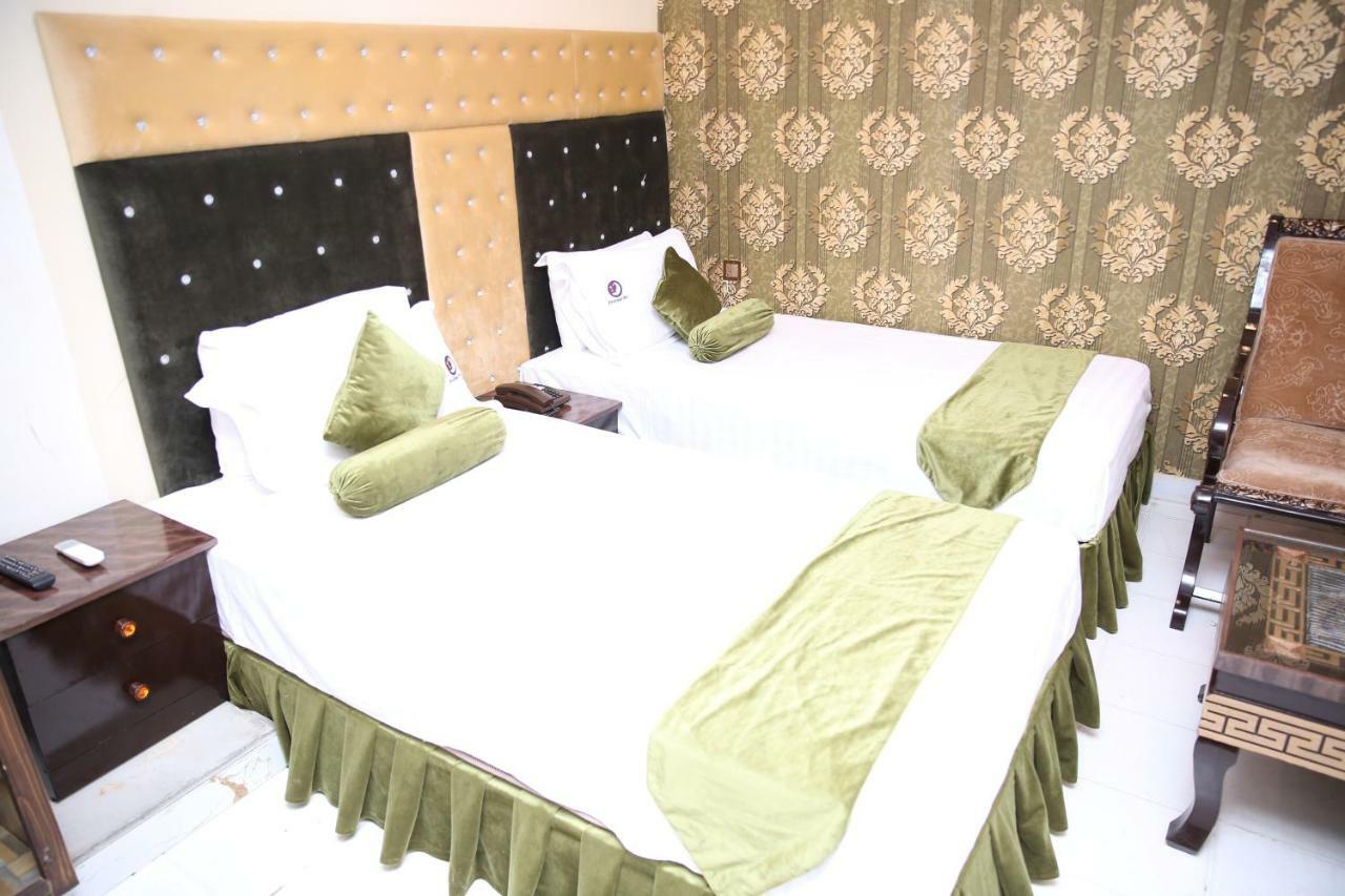 Premier Inn Gulberg Lahore Bagian luar foto
