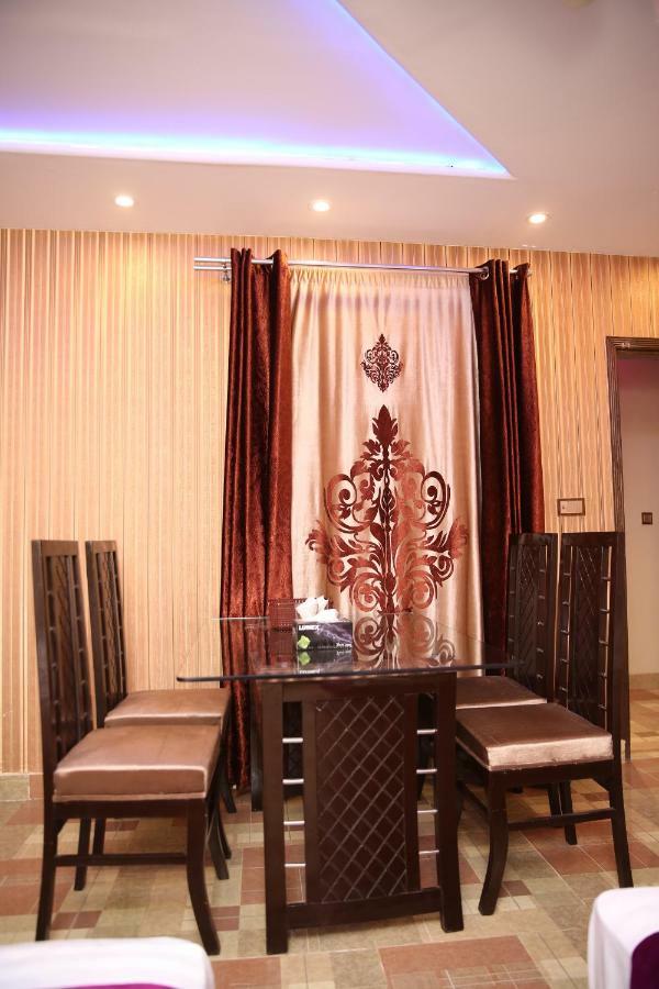 Premier Inn Gulberg Lahore Bagian luar foto