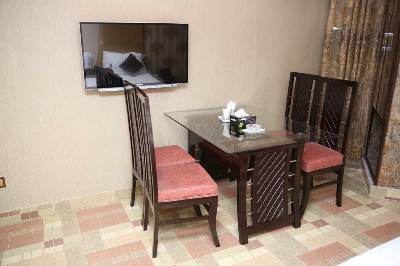 Premier Inn Gulberg Lahore Bagian luar foto