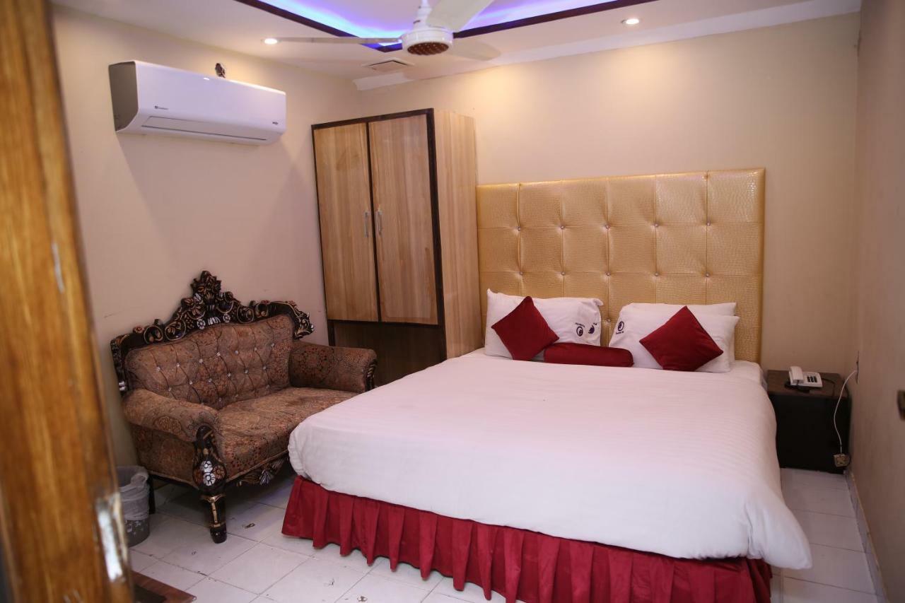 Premier Inn Gulberg Lahore Bagian luar foto