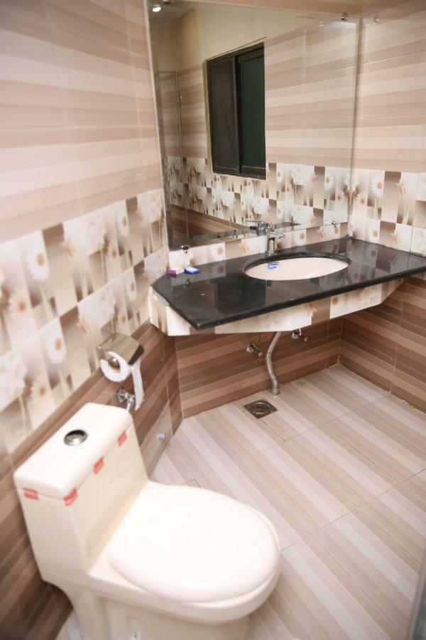 Premier Inn Gulberg Lahore Bagian luar foto
