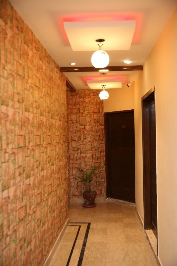 Premier Inn Gulberg Lahore Bagian luar foto