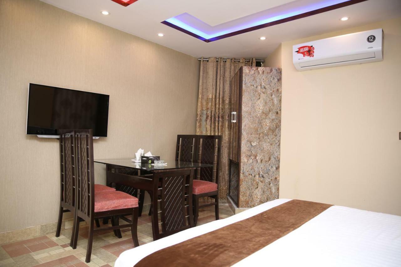 Premier Inn Gulberg Lahore Bagian luar foto