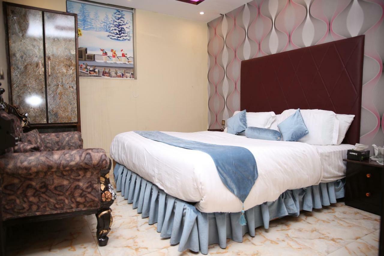 Premier Inn Gulberg Lahore Bagian luar foto