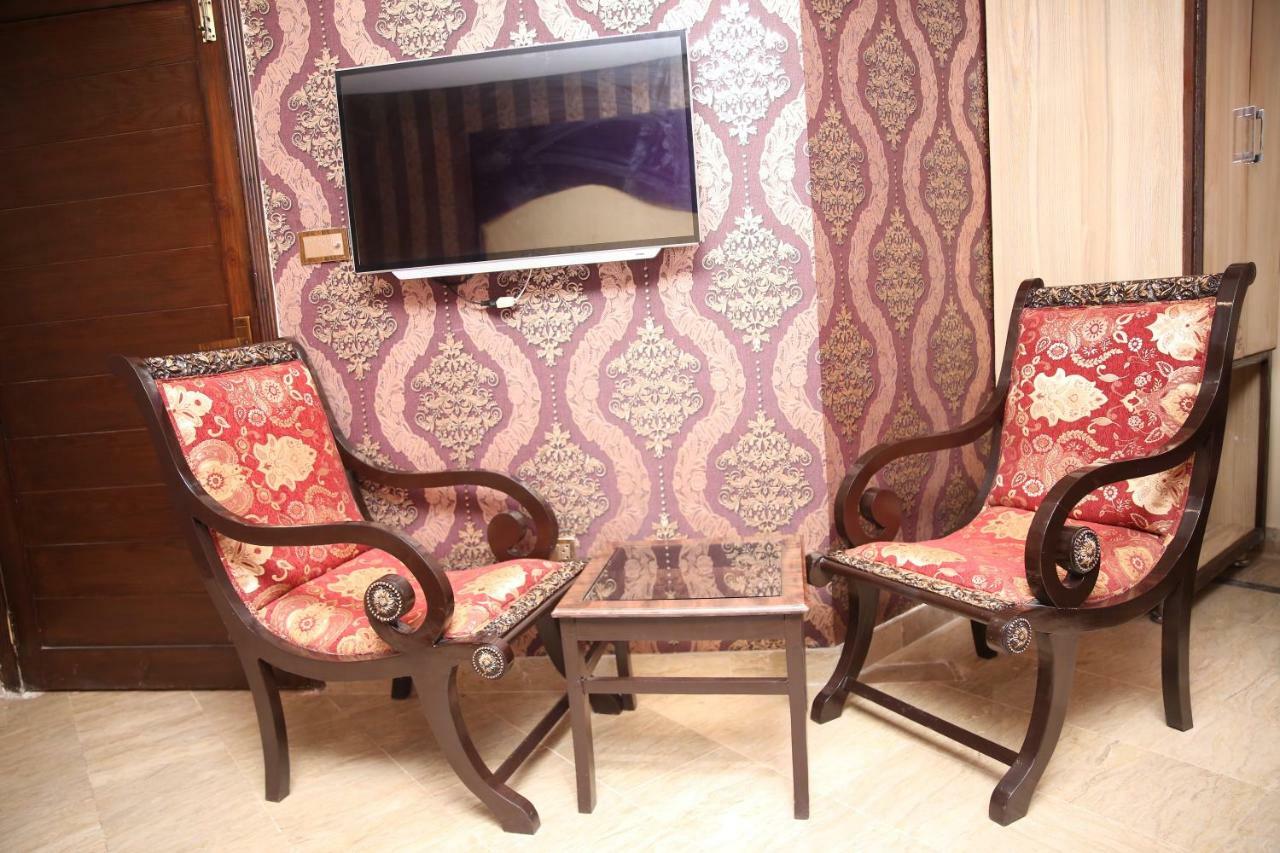 Premier Inn Gulberg Lahore Bagian luar foto