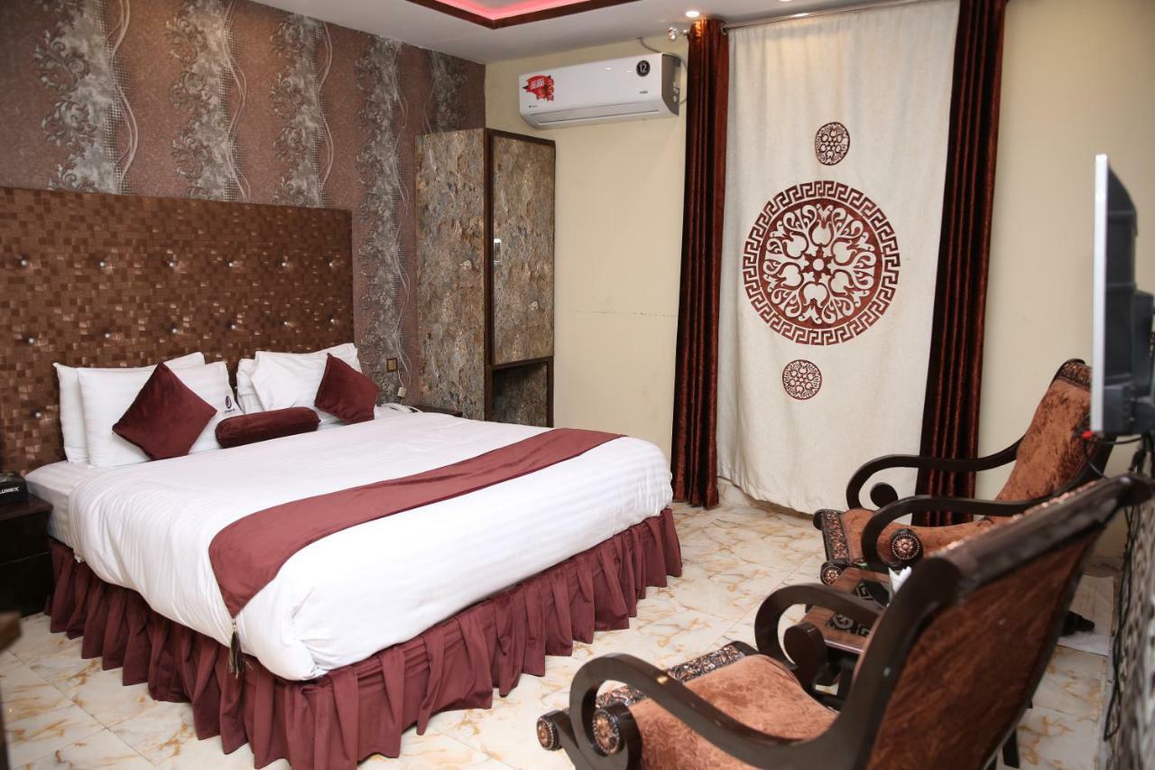 Premier Inn Gulberg Lahore Bagian luar foto