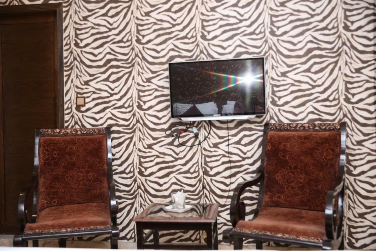 Premier Inn Gulberg Lahore Bagian luar foto