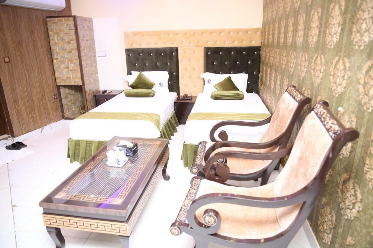 Premier Inn Gulberg Lahore Bagian luar foto