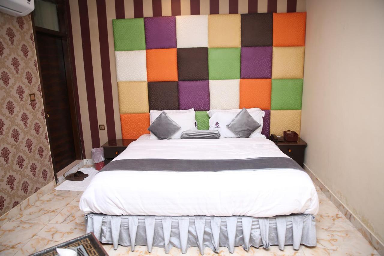 Premier Inn Gulberg Lahore Bagian luar foto