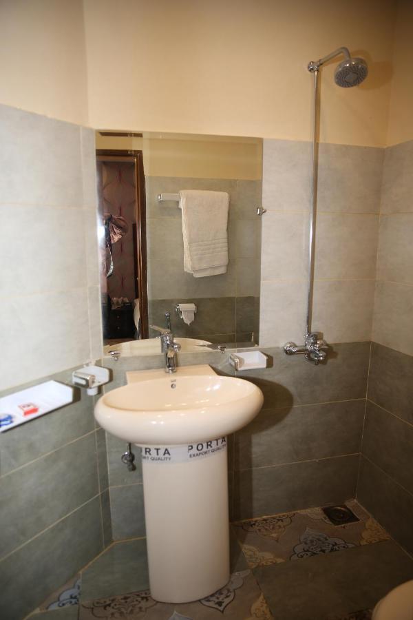 Premier Inn Gulberg Lahore Bagian luar foto